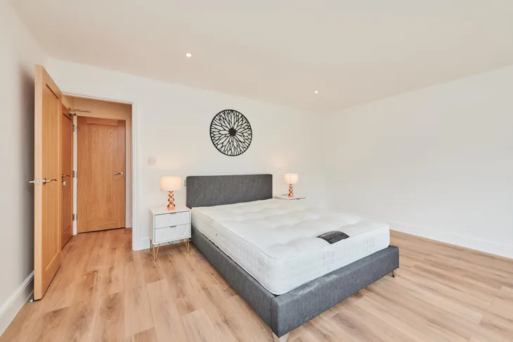 Flat Hendon Way in Greater London