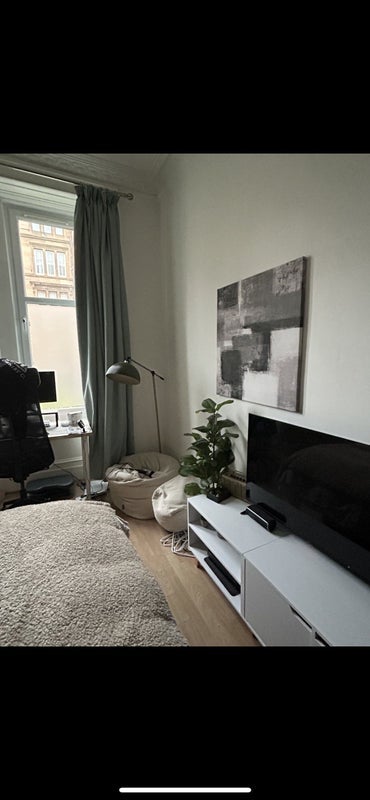 Room Highburgh Road in Glasgow