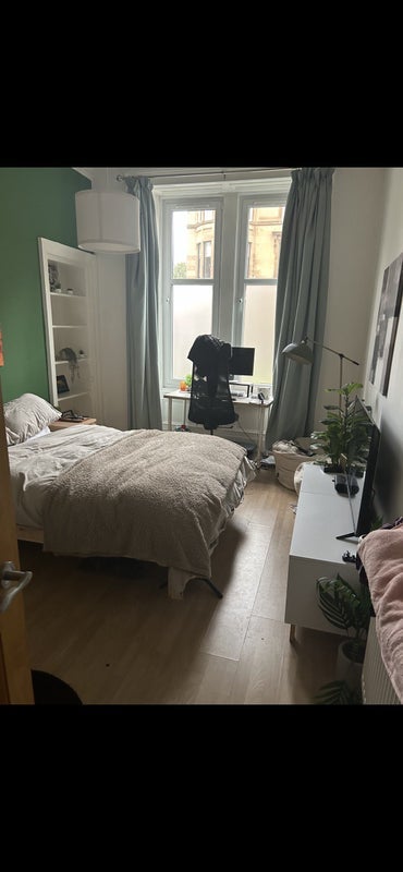Room Highburgh Road in Glasgow