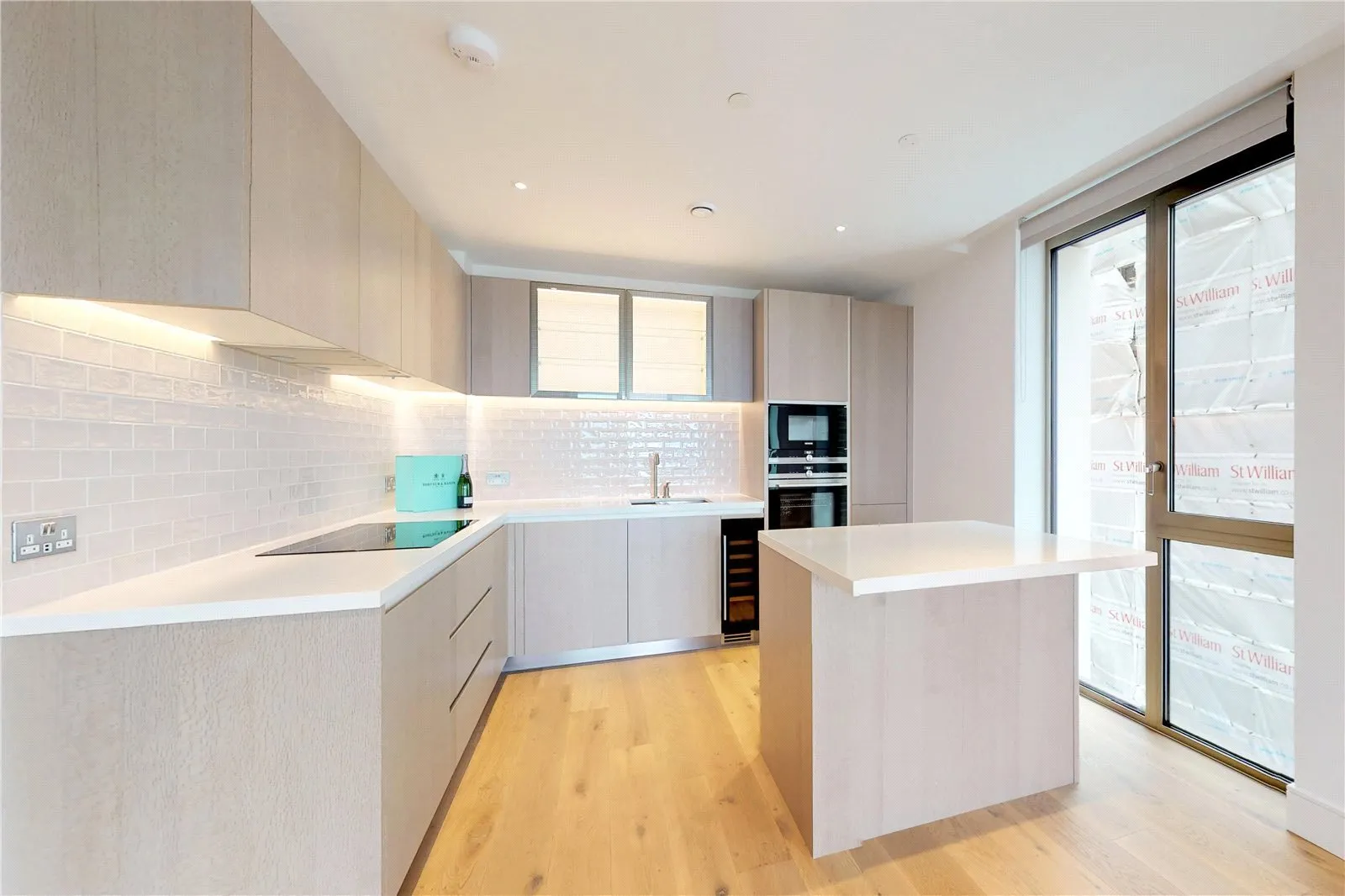 Flat Prince of Wales Drive in Greater London
