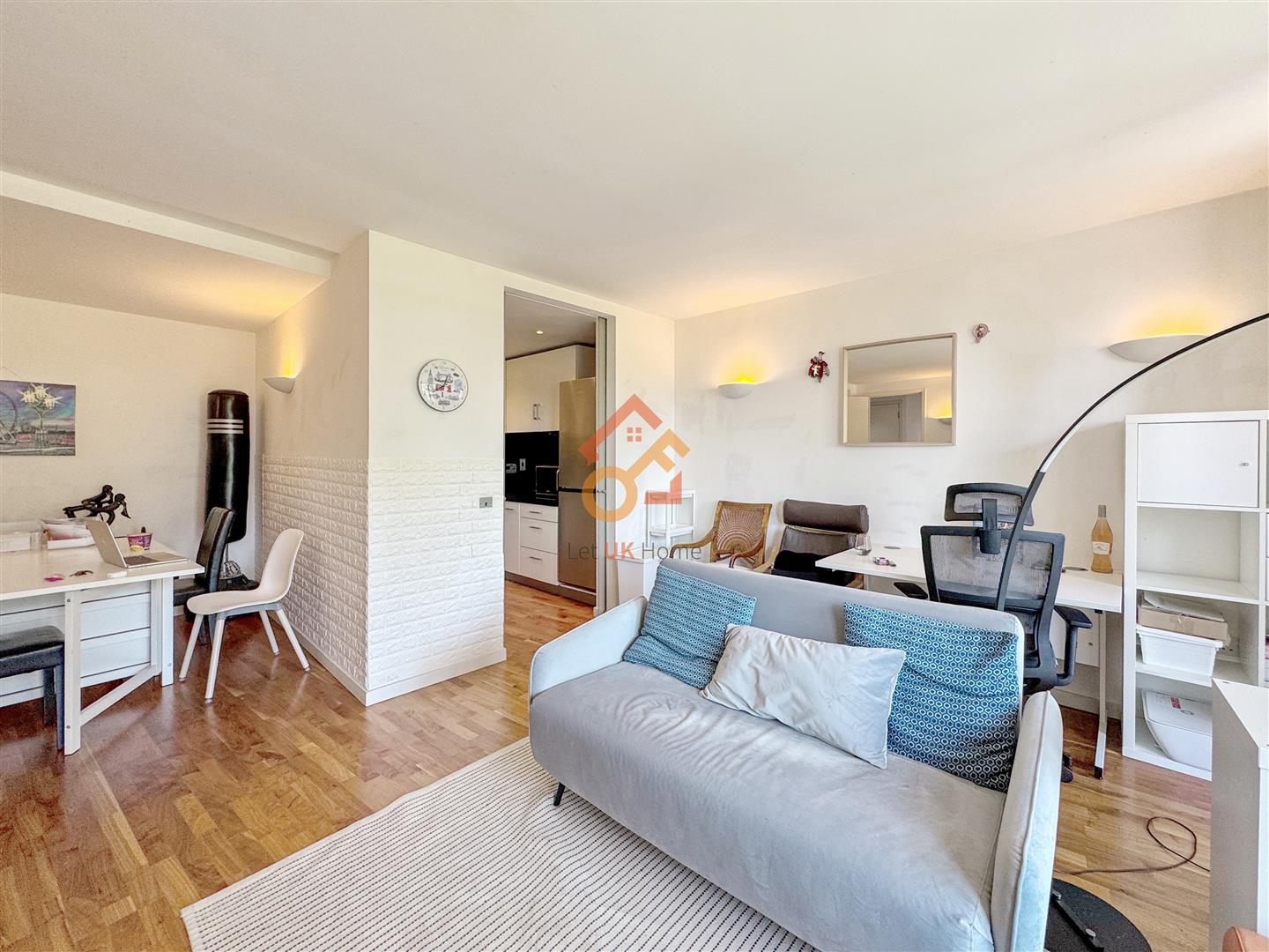 Flat Fairmont Avenue in Greater London