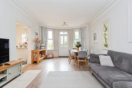 Flat Petersham Road in Greater London