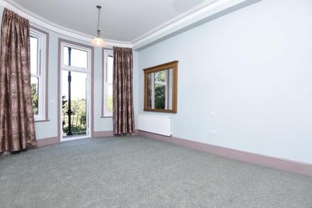 Flat Petersham Road in Greater London