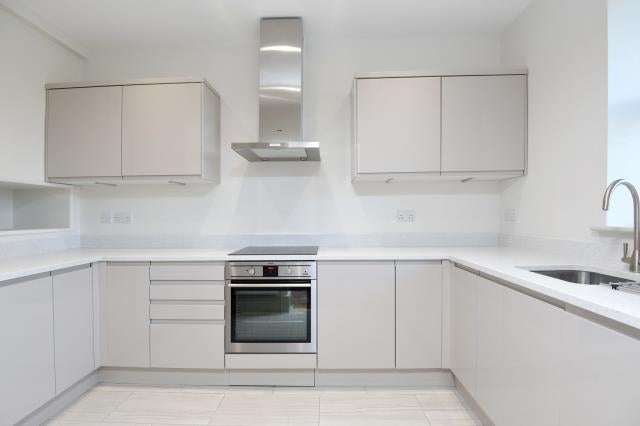 Flat Petersham Road in Greater London