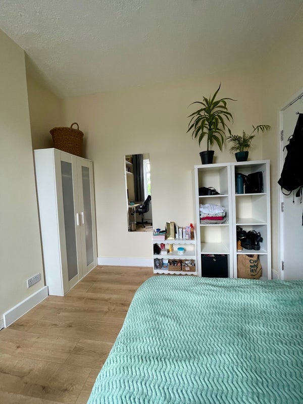 Room Glenthorne Road in Greater London