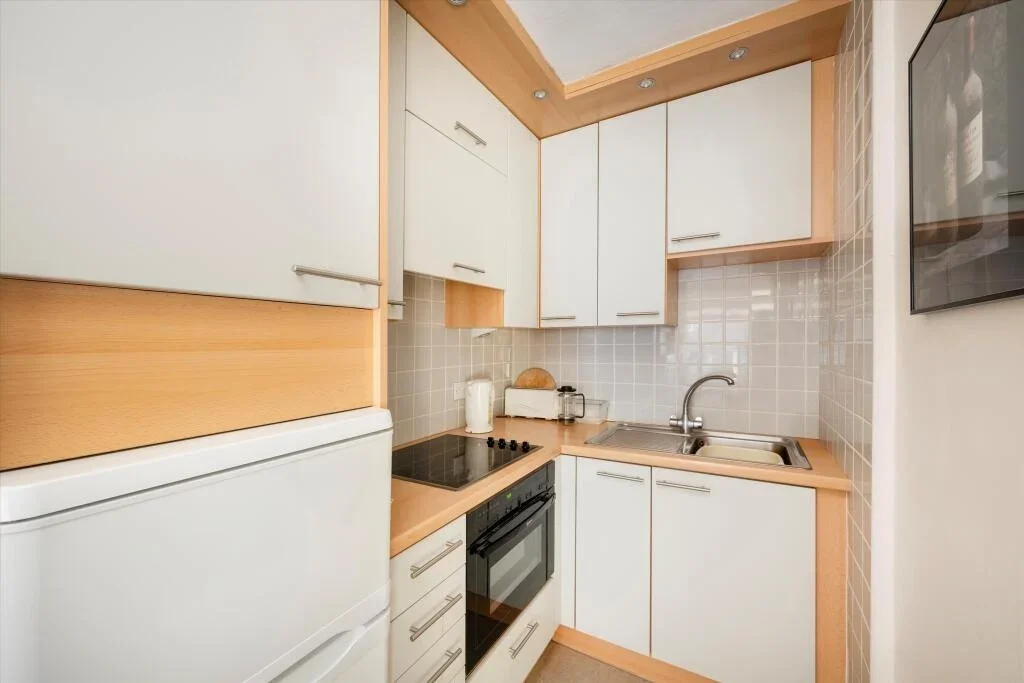 Flat Gloucester Terrace in City of Westminster