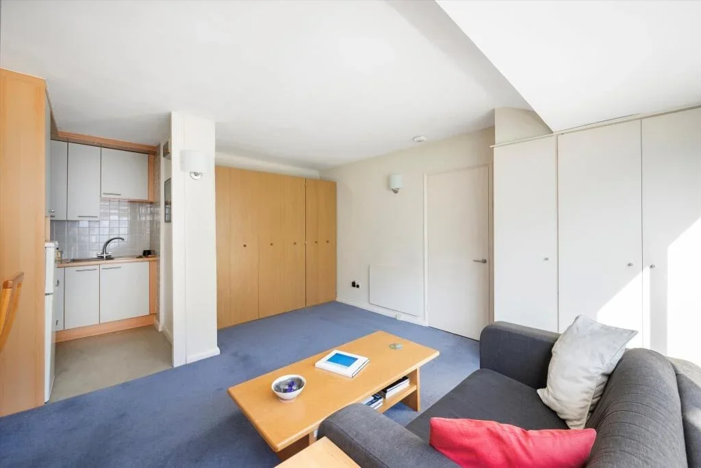 Flat Gloucester Terrace in City of Westminster