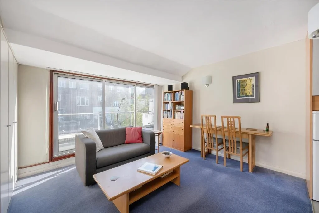 Flat Gloucester Terrace in City of Westminster