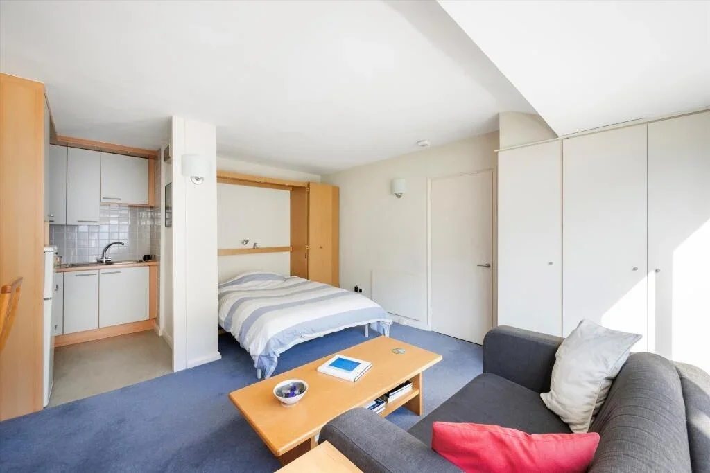 Flat Gloucester Terrace in City of Westminster