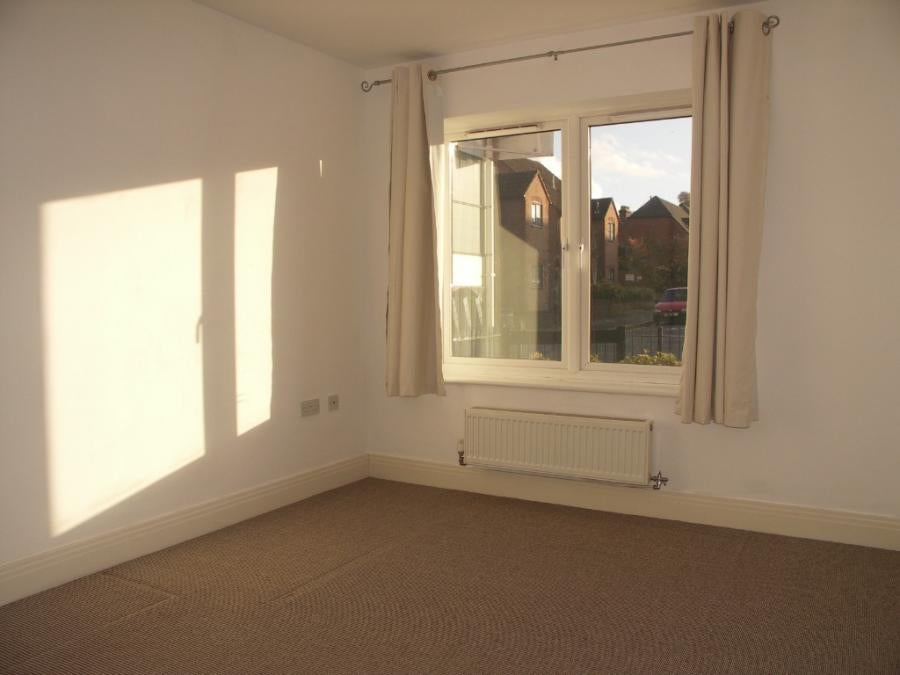 Flat Beaumont Court in High Wycombe