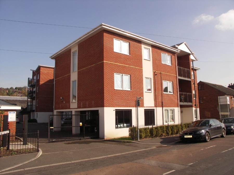 Flat Beaumont Court in High Wycombe
