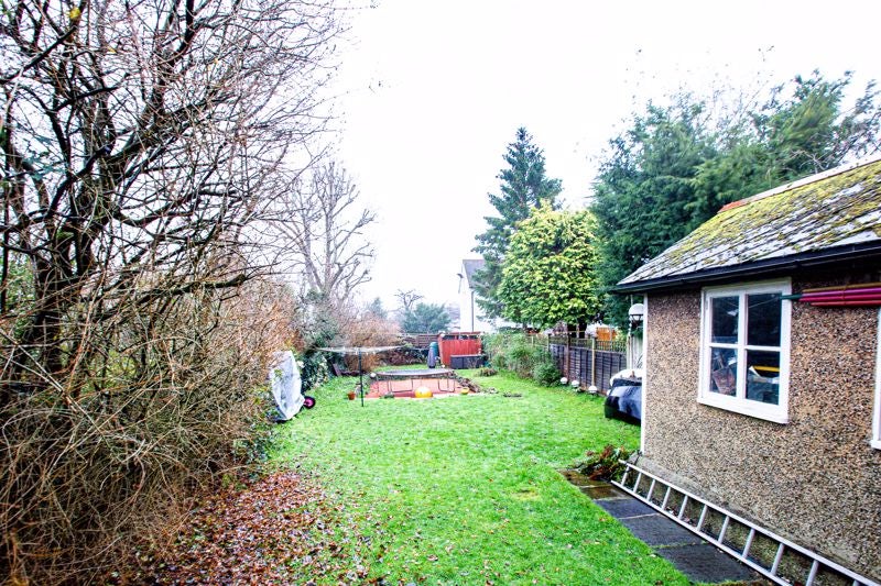 House Heathfield Road in Greater London