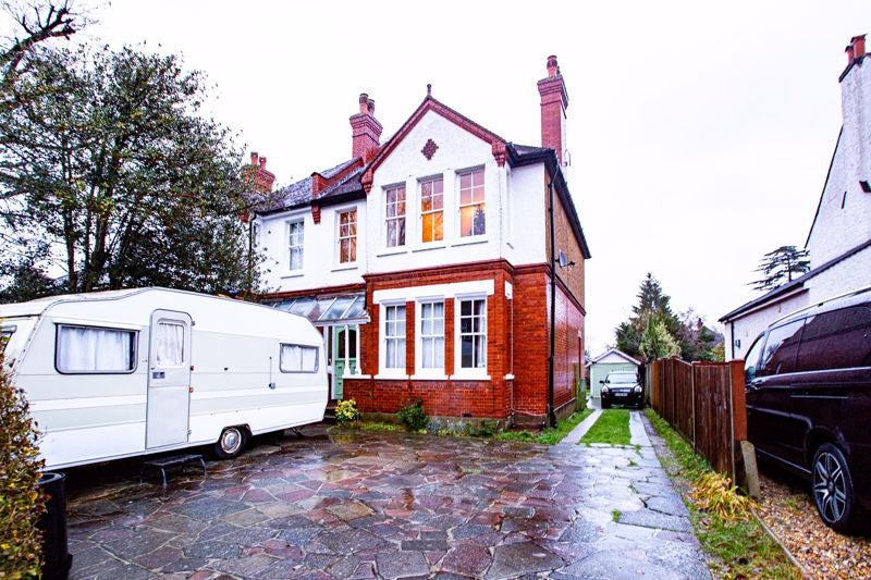House Heathfield Road in Greater London