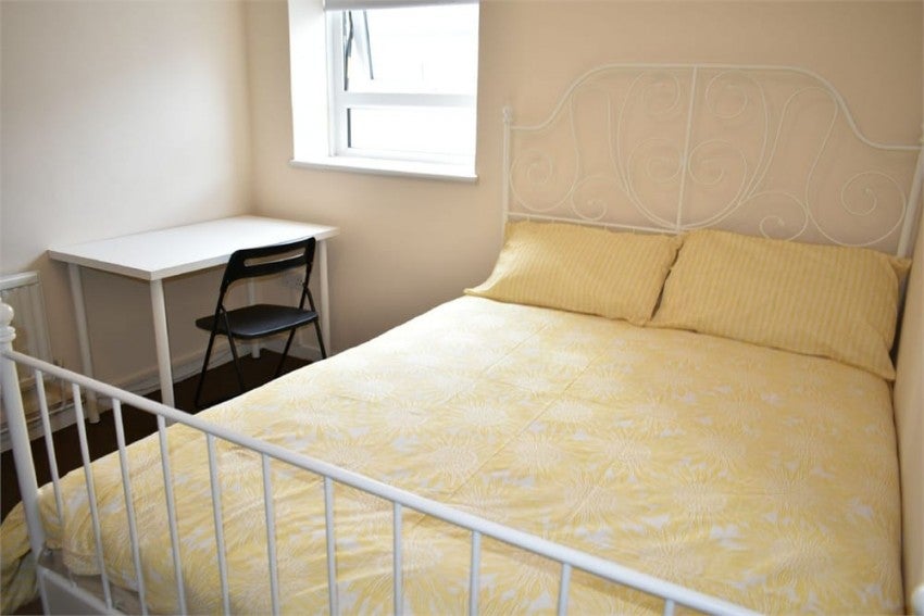 Room Wallwood Street in Greater London