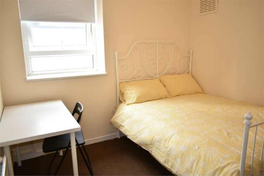 Room Wallwood Street in Greater London