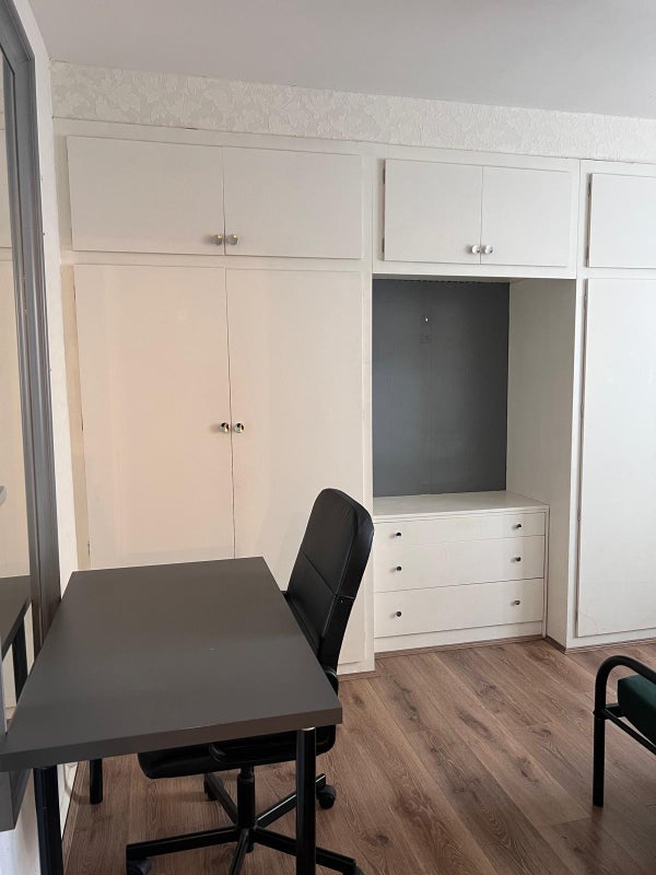 Room Fairlop Road in Greater London