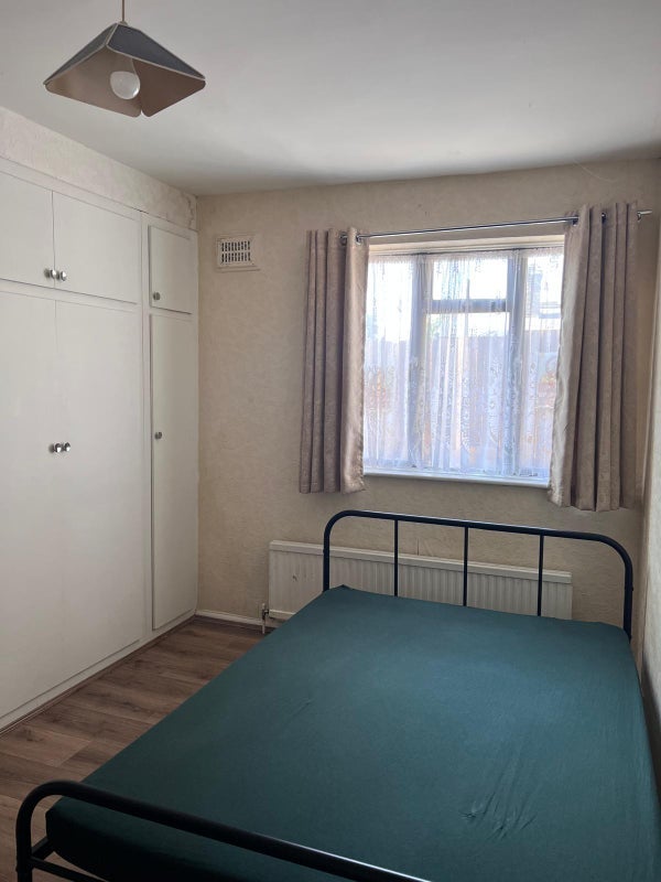 Room Fairlop Road in Greater London