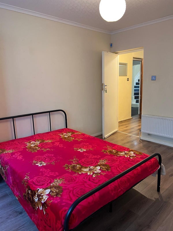 Room Fairlop Road in Greater London