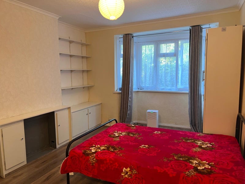 Room Fairlop Road in Greater London