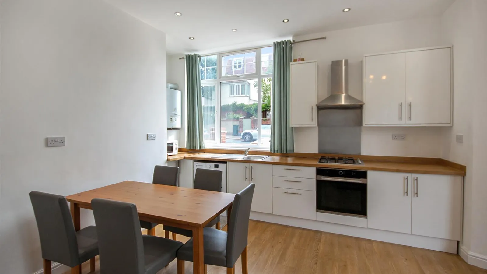 Flat Lyndhurst Road in Hove