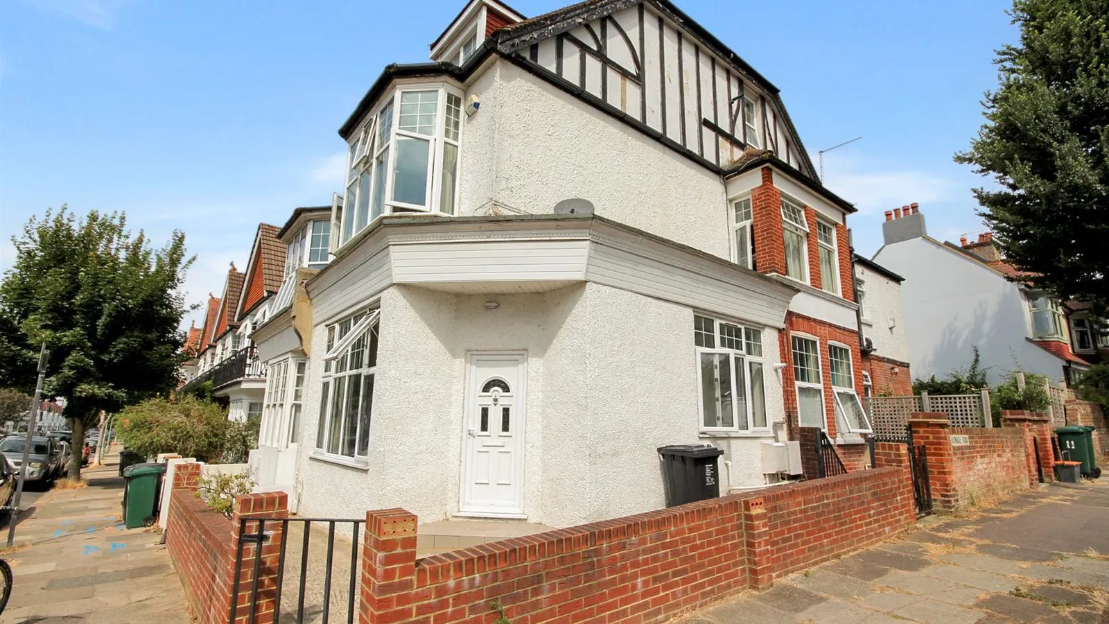 Flat Lyndhurst Road in Hove