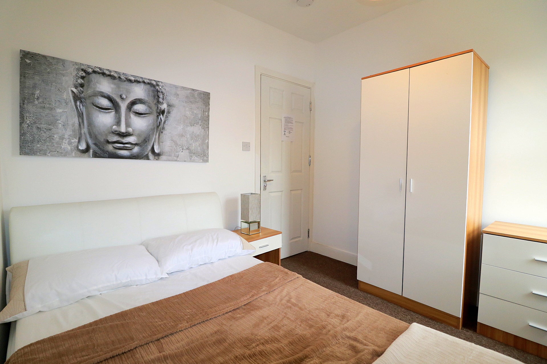 Room Raleigh Street in Bedford