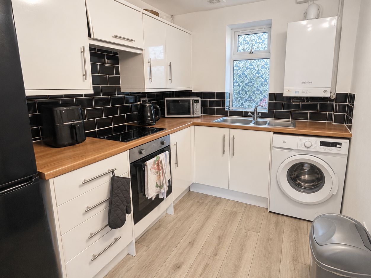 Flat Ilminster Avenue in Bristol