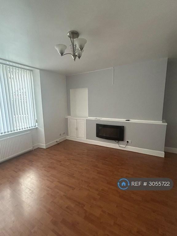 Flat Renfield Street in Renfrew