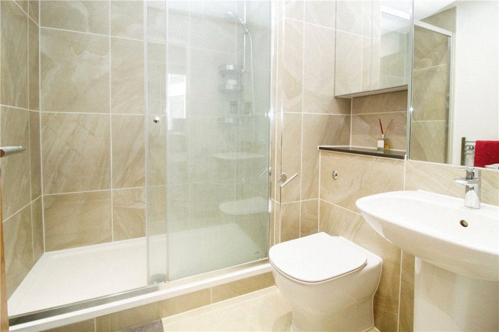 Flat Lansdowne Road in Greater London