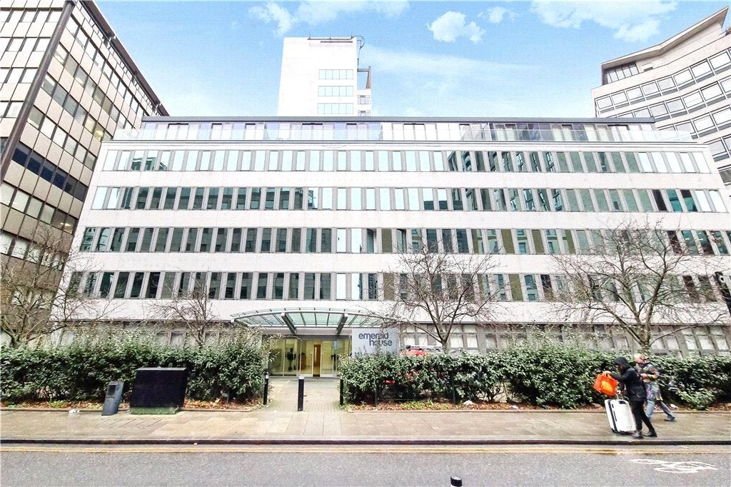 Flat Lansdowne Road in Greater London