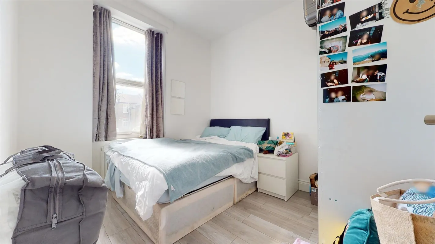 Flat Burton Road in Greater London