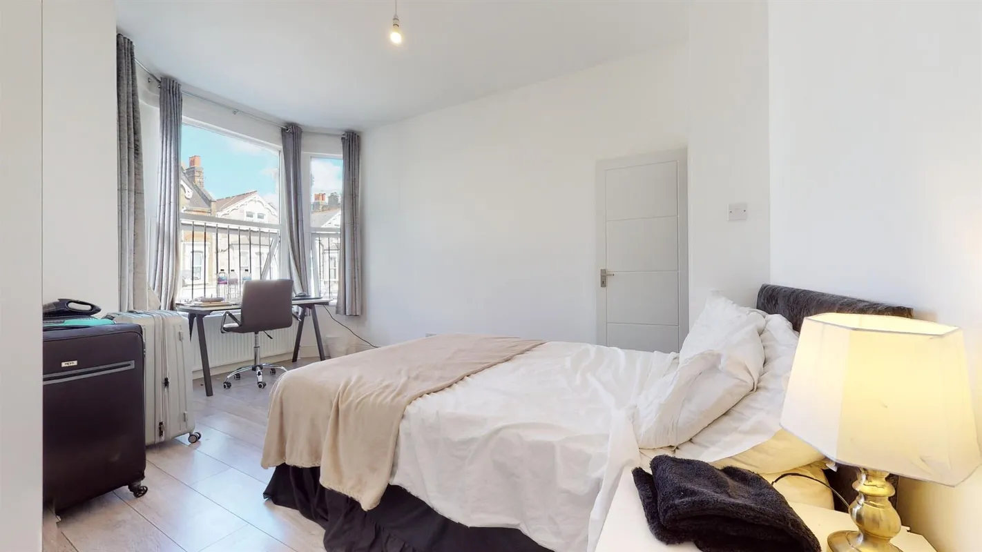 Flat Burton Road in Greater London