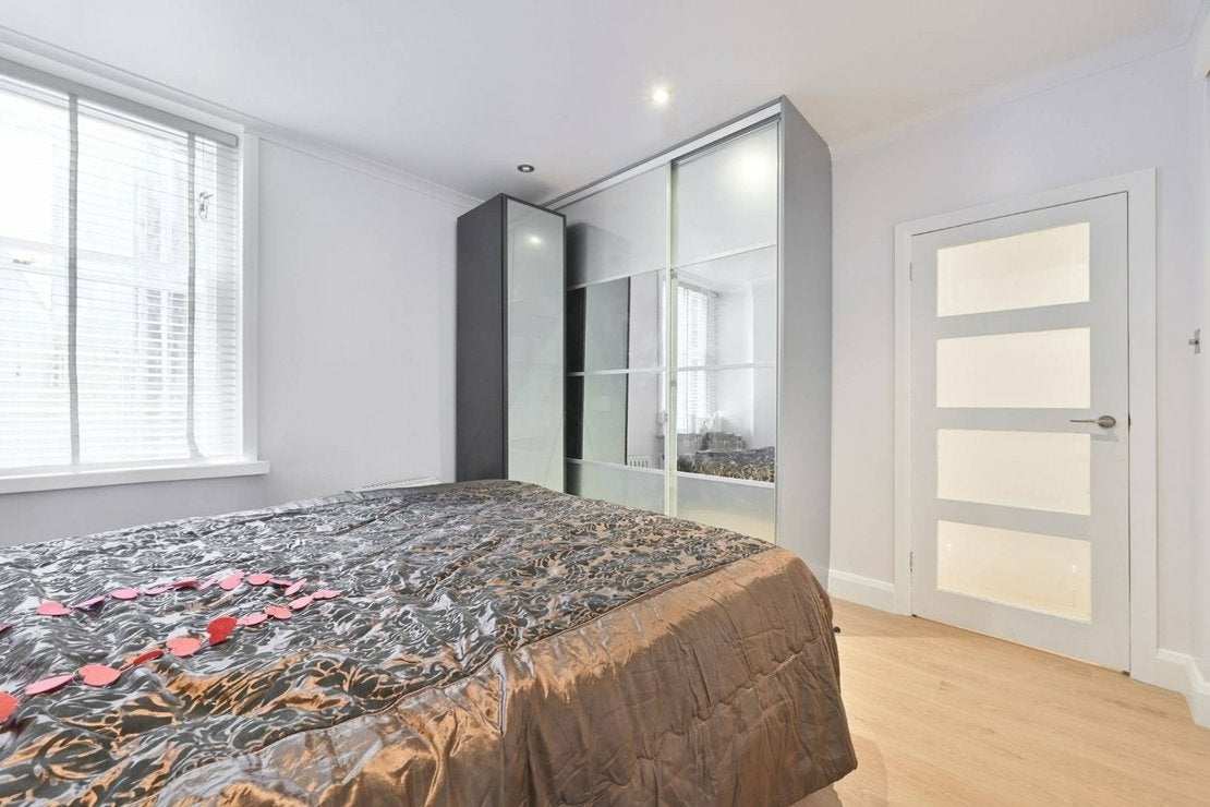 Flat Hanson Street in City of Westminster
