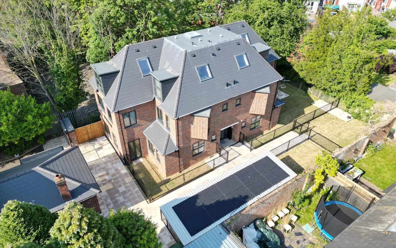 Flat Ealing Road in Greater London