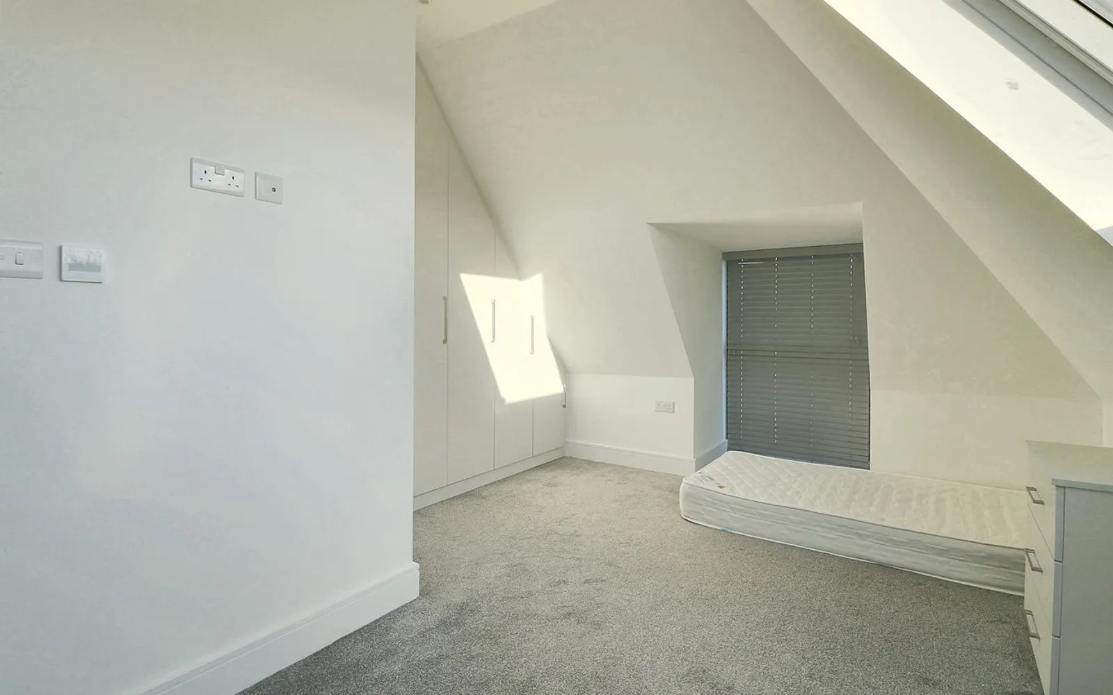 Flat Ealing Road in Greater London