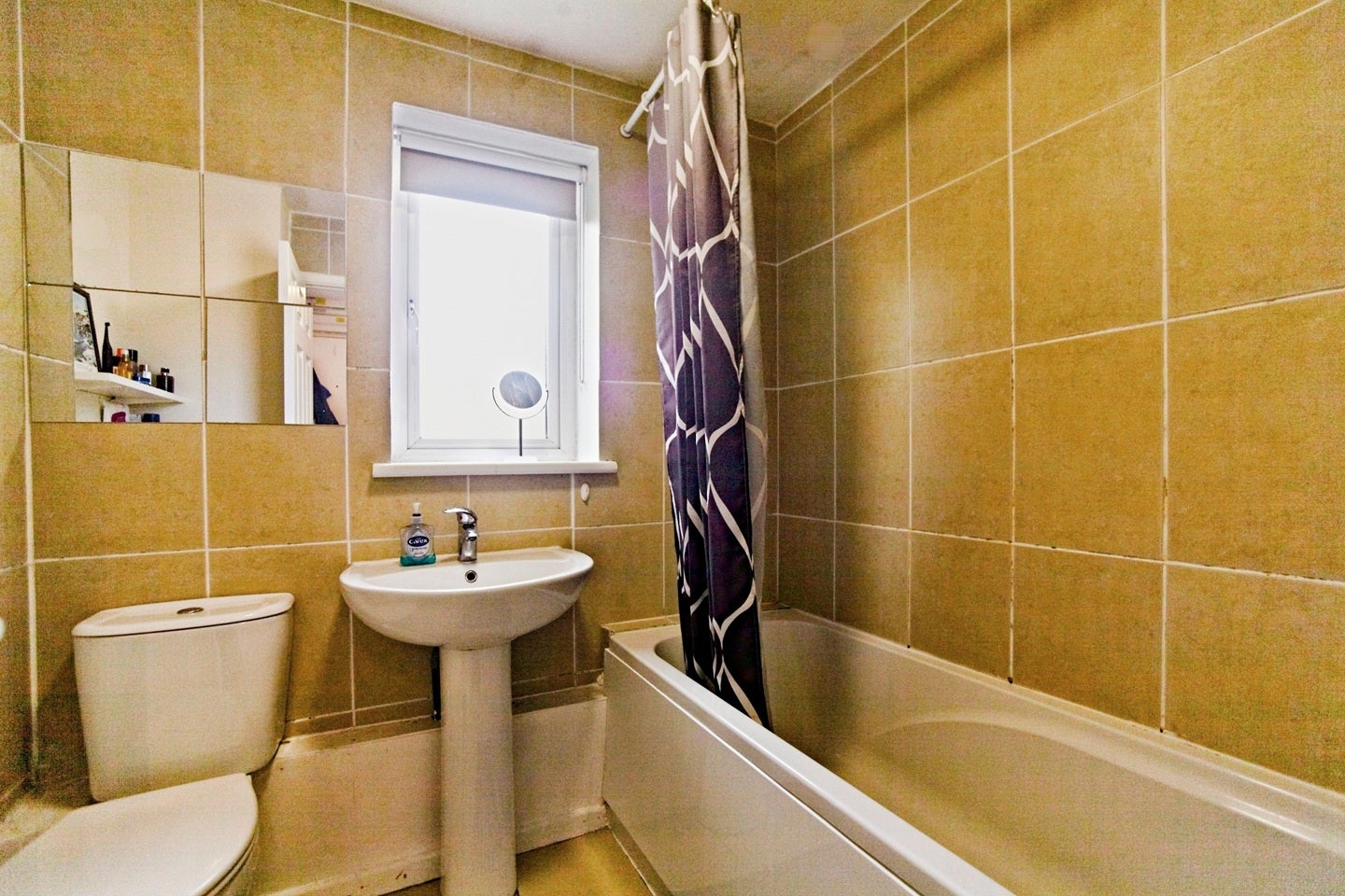 Flat Mullards Close in Greater London