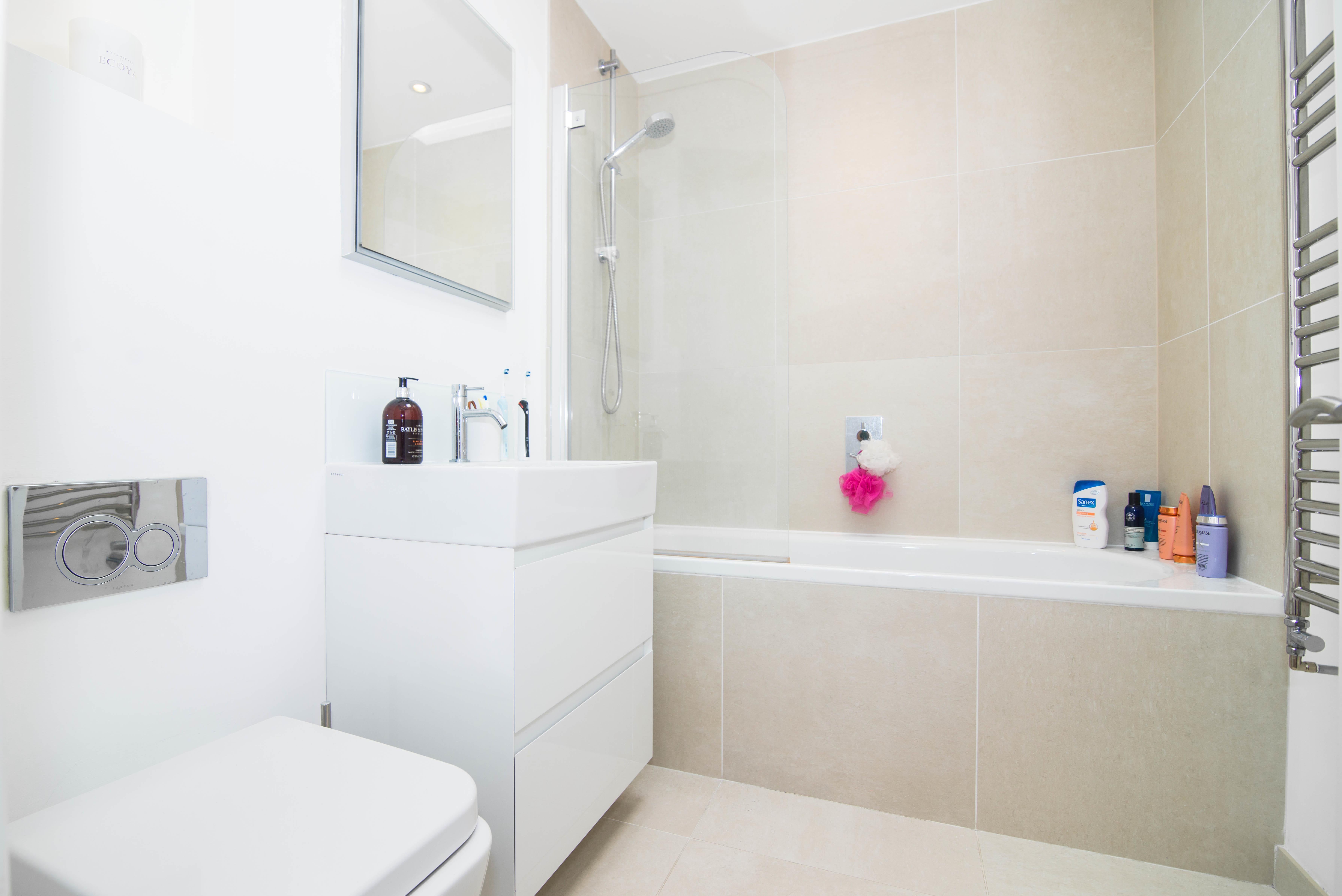 Flat Bardolph Road in Greater London