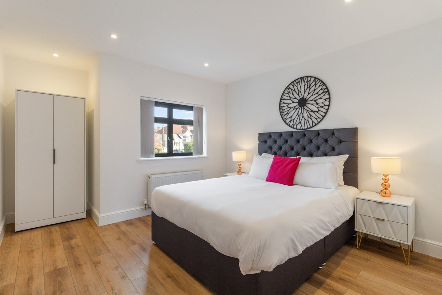Flat Hendon Way in Greater London
