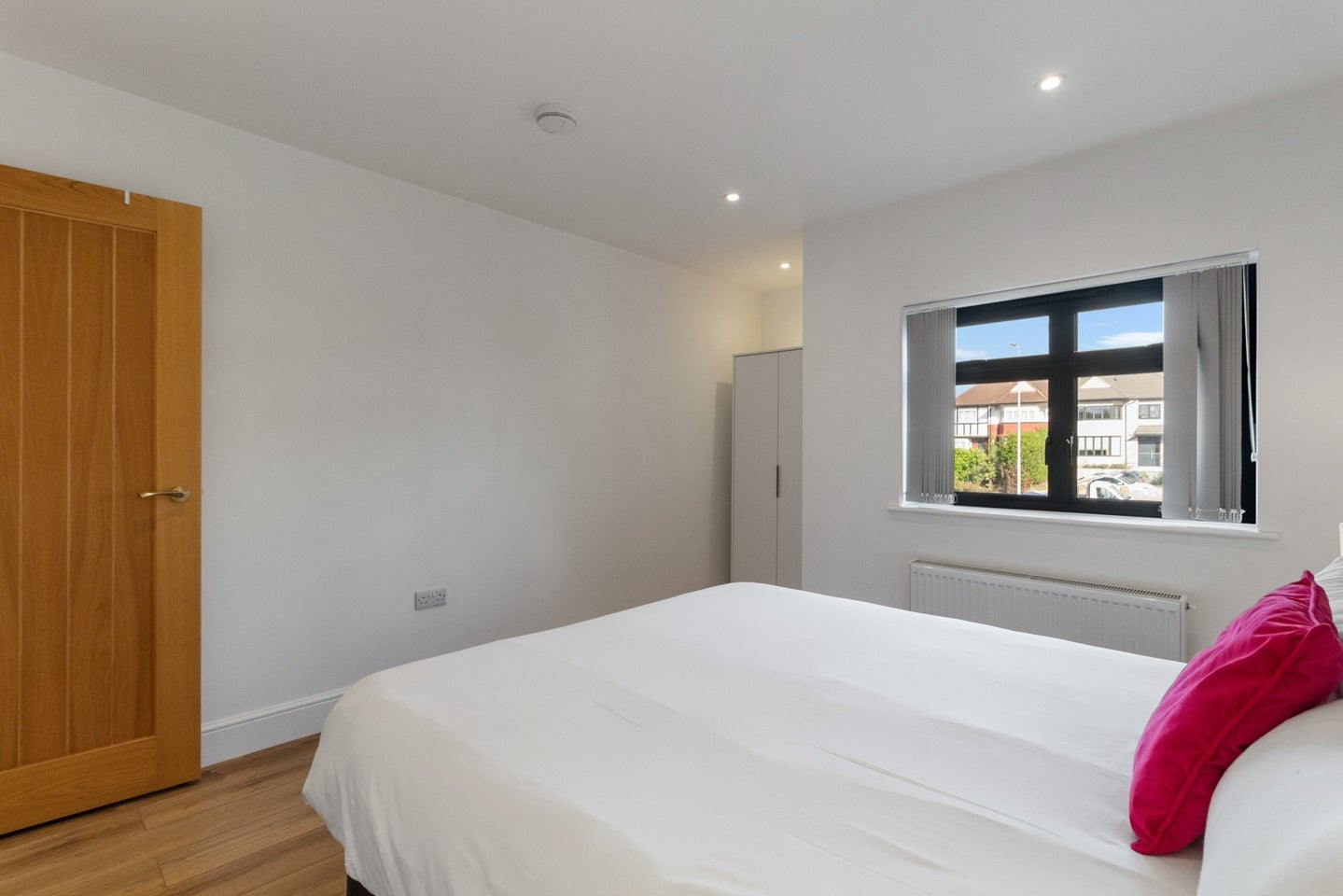 Flat Hendon Way in Greater London