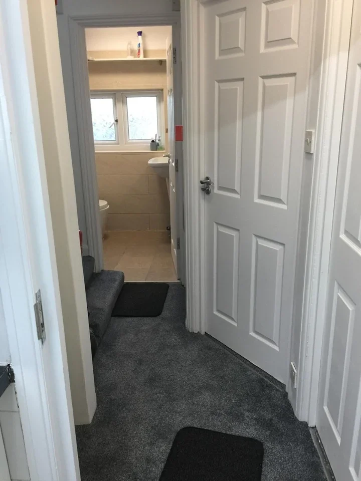 Room Connaught Avenue in Greater London