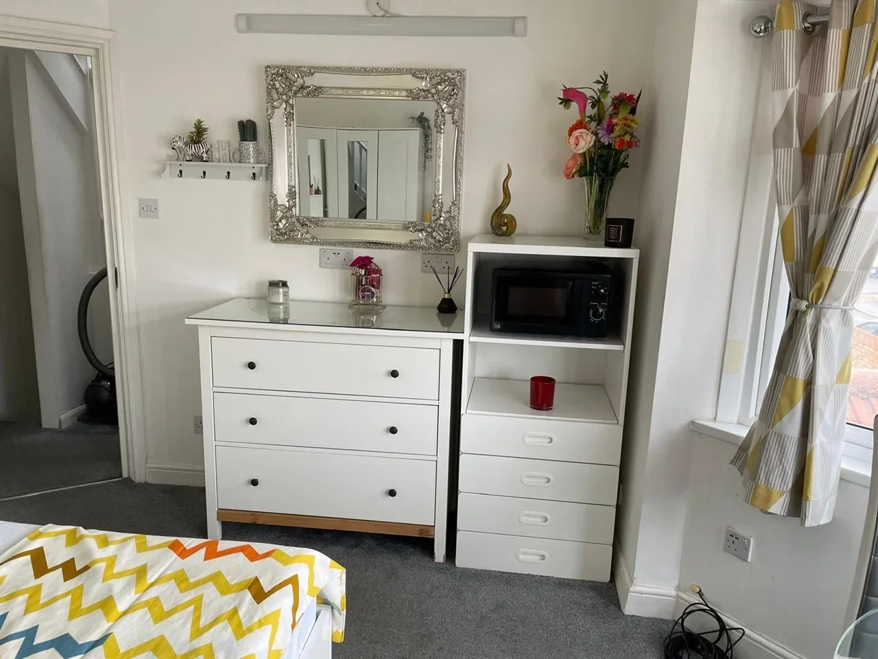 Room Connaught Avenue in Greater London