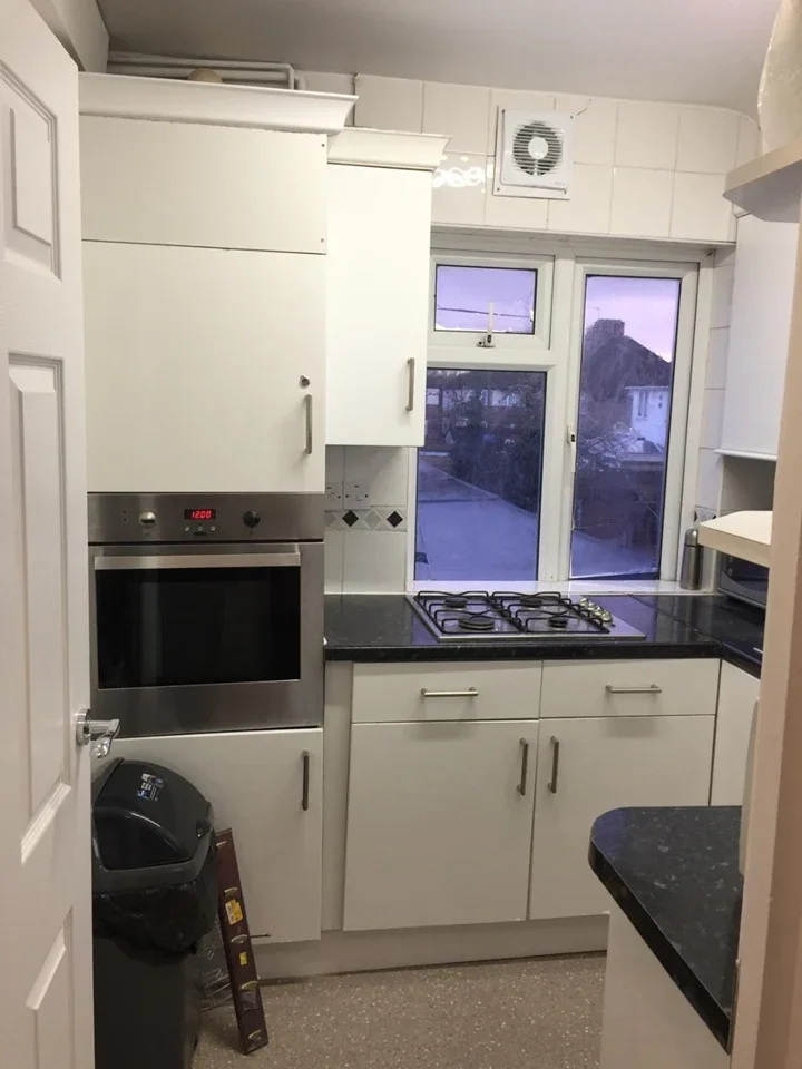 Room Connaught Avenue in Greater London