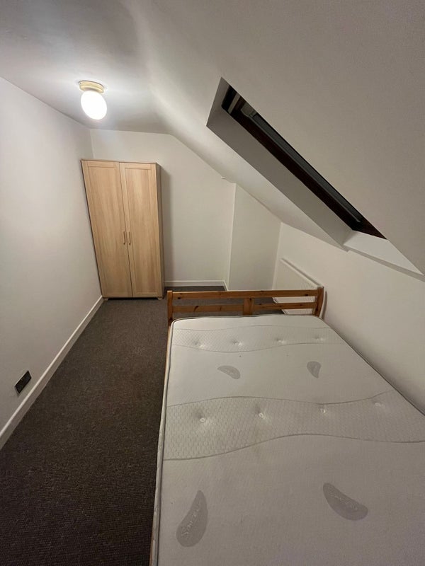 Room Curzon Road in Bournemouth