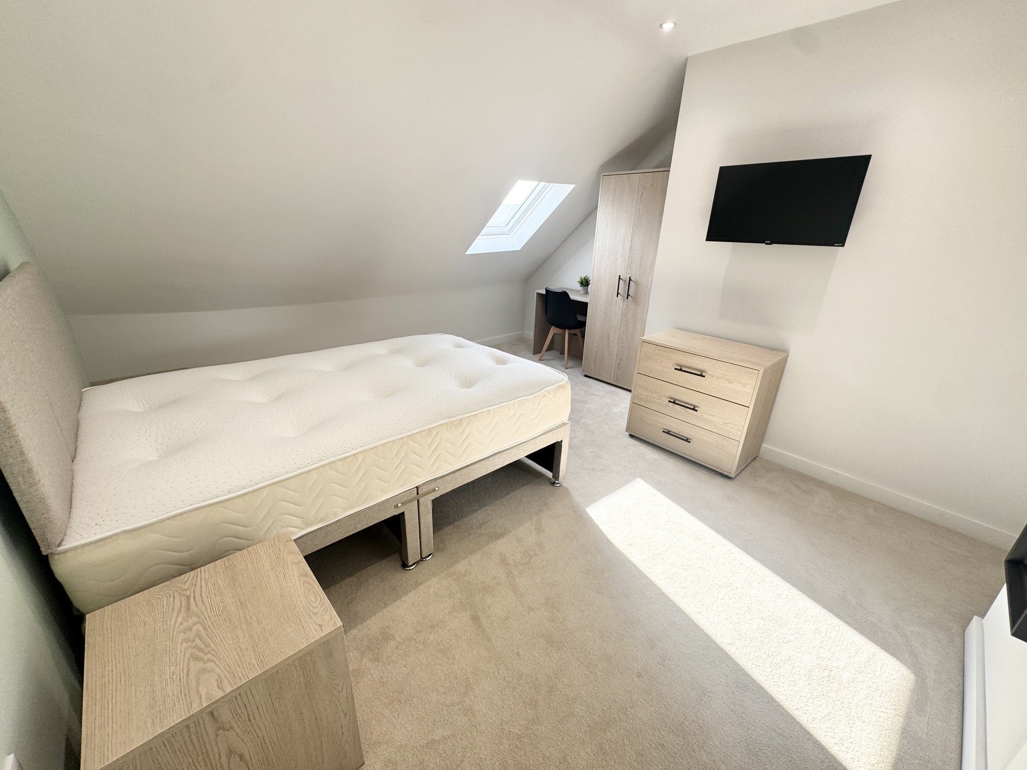 Room Green Road in Poole