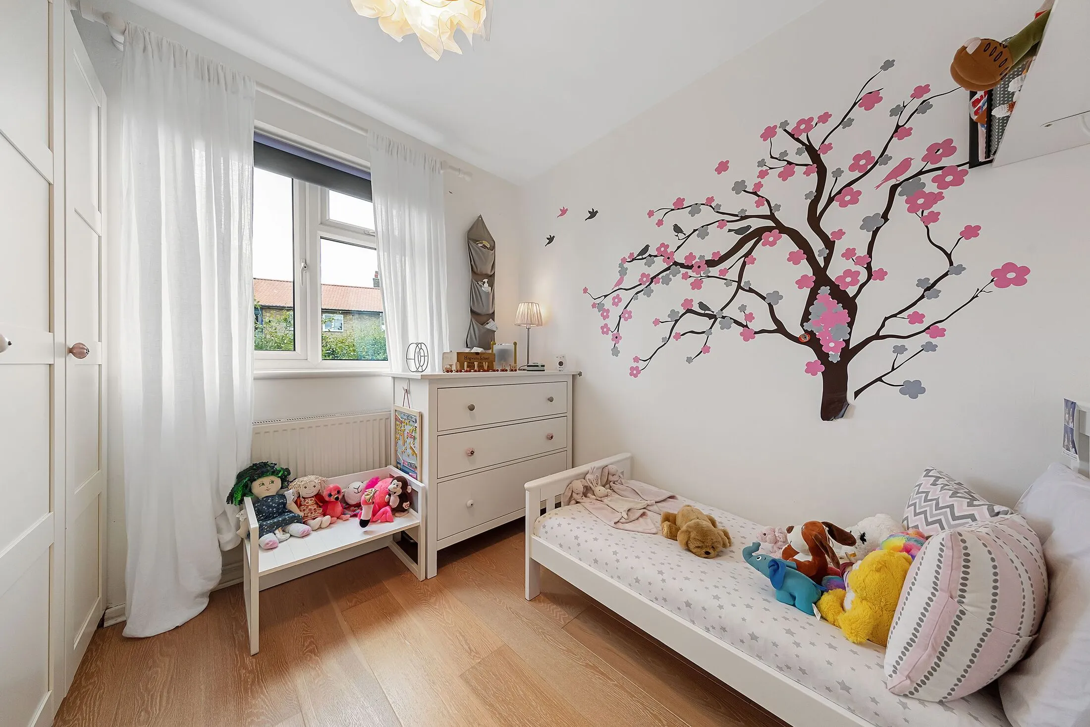 Flat Glen Albyn Road in Greater London