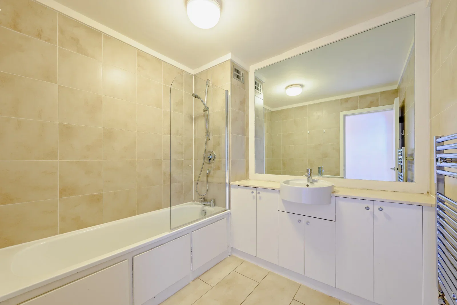 Flat Fulham Road in Greater London