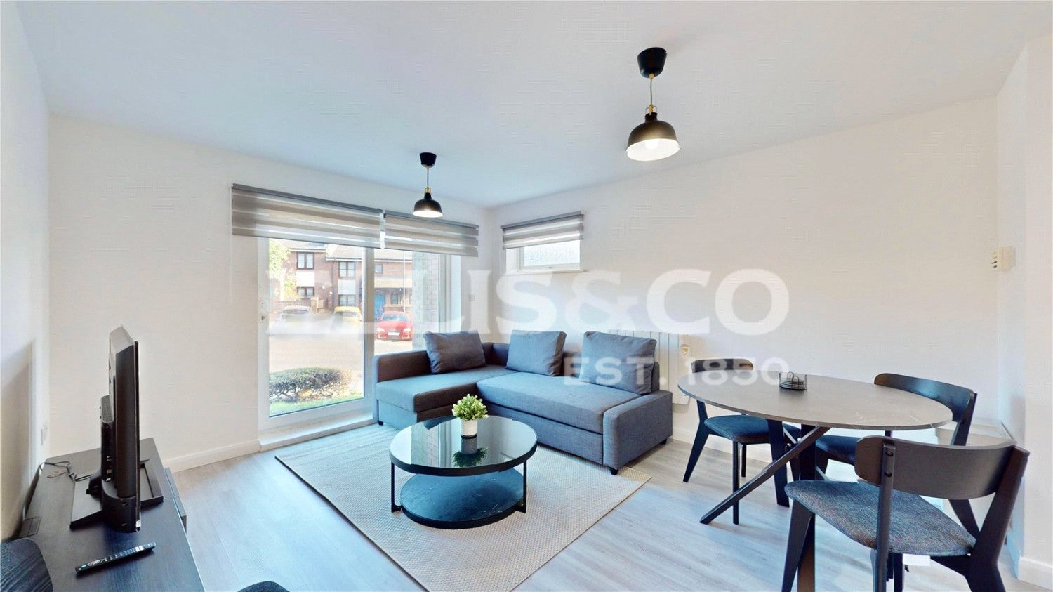 Flat Wellspring Crescent in Greater London