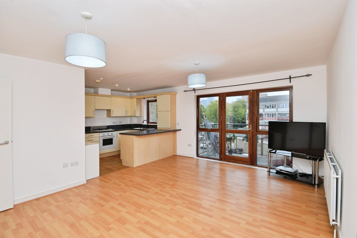 Flat Brabazon Street in Greater London