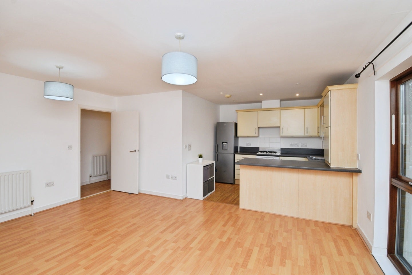 Flat Brabazon Street in Greater London