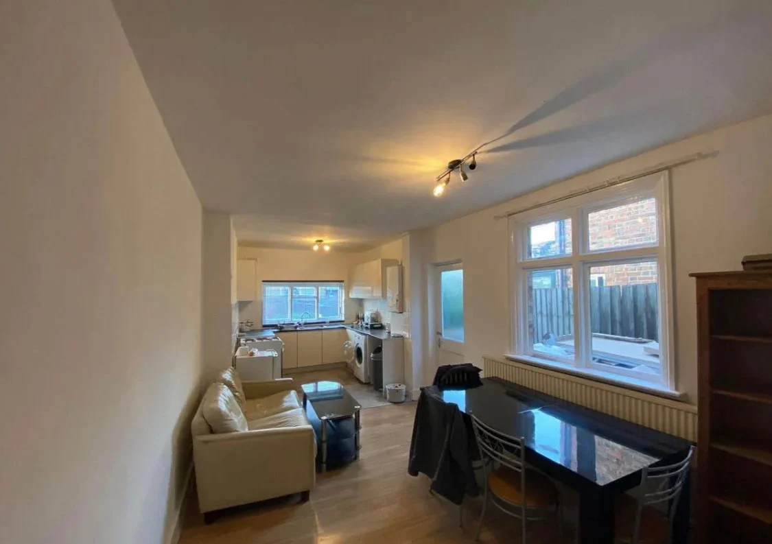 Room College Gardens in Greater London